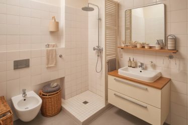 Rénover une petite salle de bain : 10 astuces pour gagner de la place sans sacrifier le confort